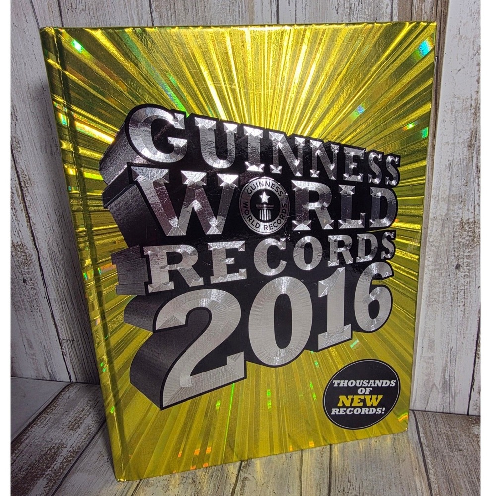 Guinness World Records 2016 Hardcover Book Gold Holographic Cover 9781910561027